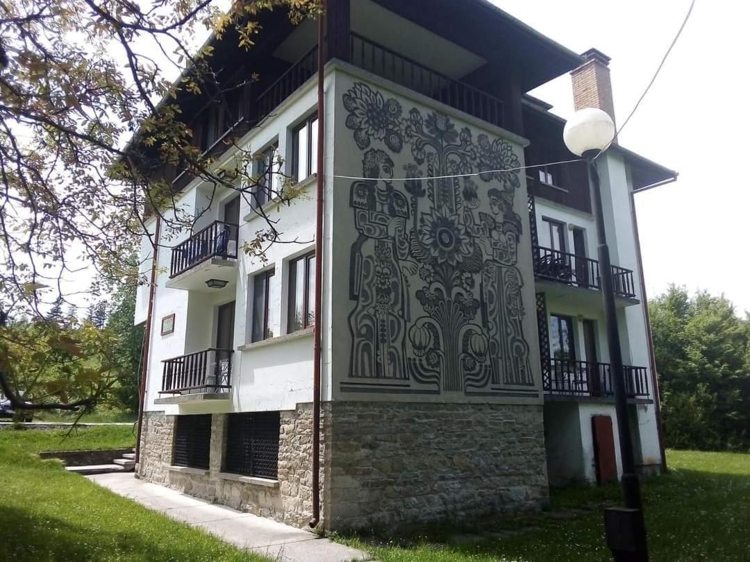 Чичо Томовата Колиба Hotel Tryavna Eksteriør billede