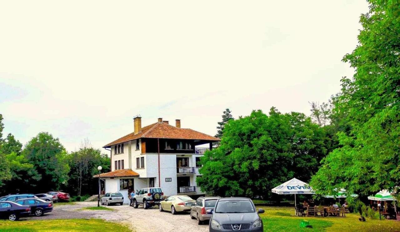 Чичо Томовата Колиба Hotel Tryavna Eksteriør billede